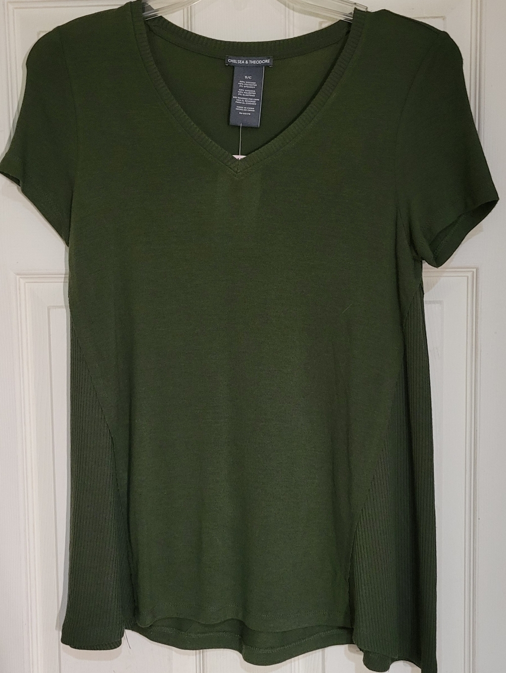 Chelsea & Theodore Olive Green V-Neck Short Sleeve Top